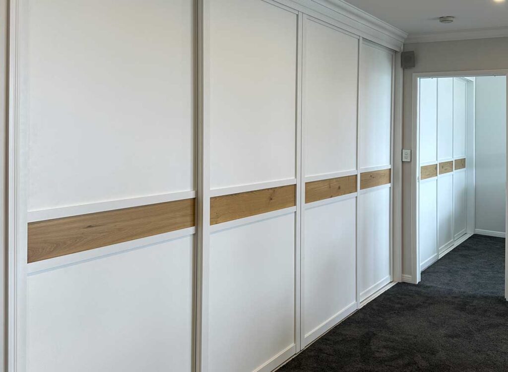 Center-panel-sliding-door