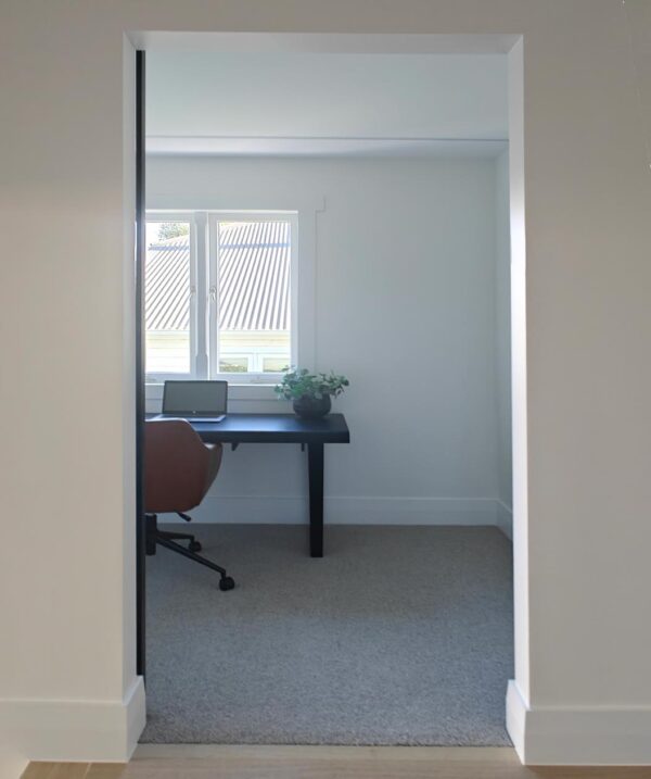 Hidden-track-UCT-sliding-door